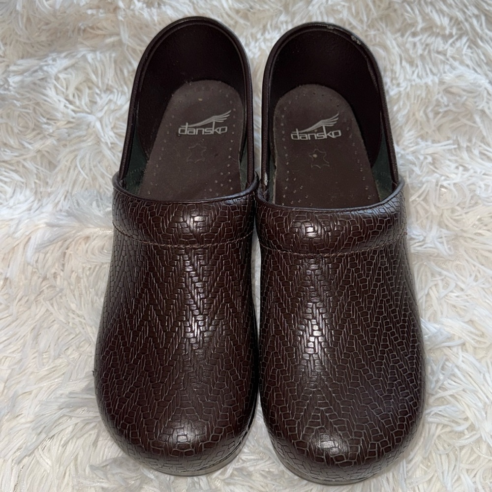 DANSKO brown weave design size EU40 US 9 never worn